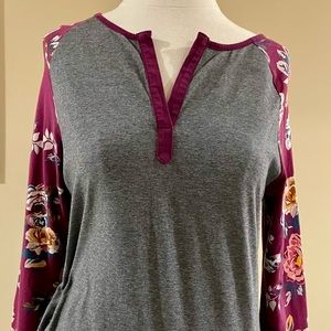 MATILDA JANE Gray with floral long sleeve knit shirt women size Medium EUC